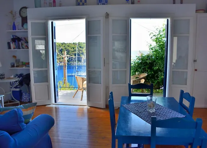 Zaros House. Two-bedroom Traditional House With Sea Views In Kioni. Kionion