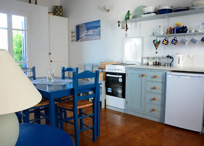 Zaros House. Two-bedroom Traditional House With Sea Views In Kioni.