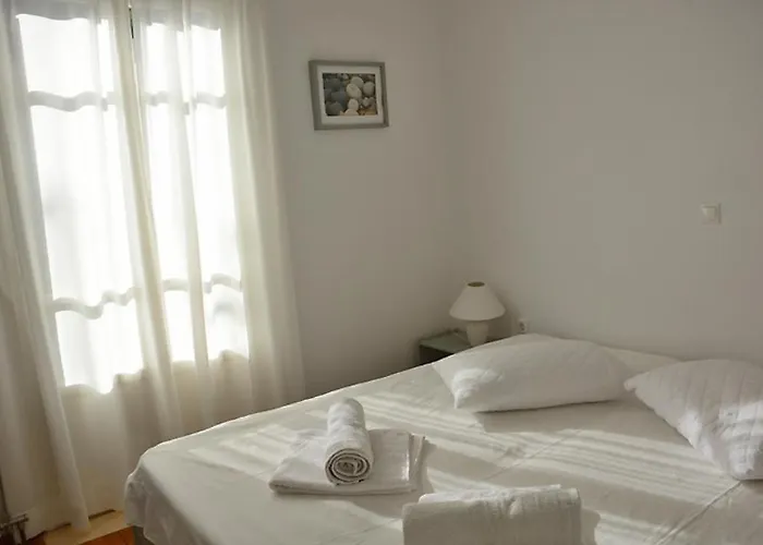 Zaros House. Two-bedroom Traditional House With Sea Views In Kioni.