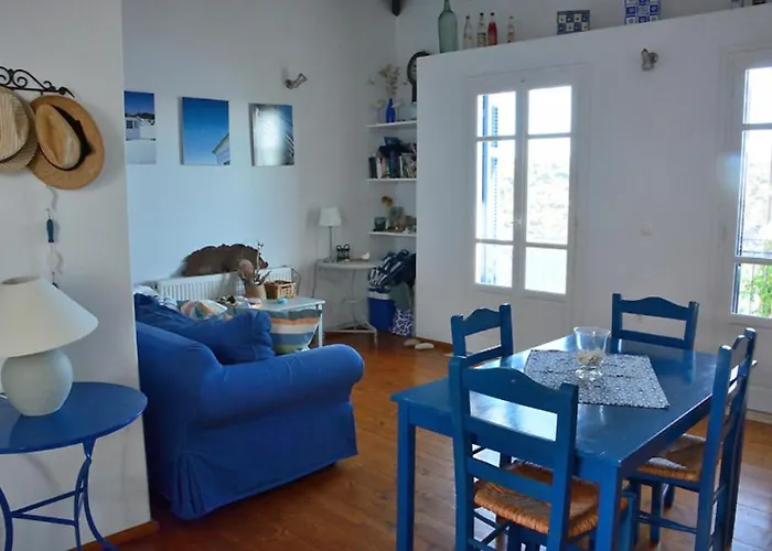 Zaros House. Two-bedroom Traditional House With Sea Views In Kioni. Kionion