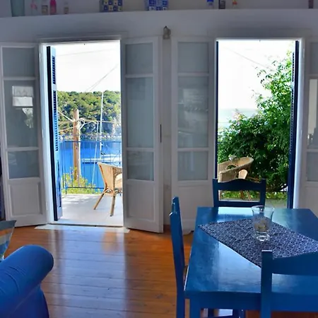 Zaros House. Two-bedroom Traditional House With Sea Views In Kioni. Kionion
