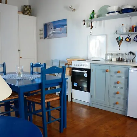 Zaros House. Two-bedroom Traditional House With Sea Views In Kioni.