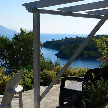 Casa de Férias Zaros House. Two-bedroom Traditional House With Sea Views In Kioni. Kionion