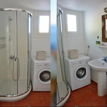 Hébergement de vacances Zaros House. Two-bedroom Traditional House With Sea Views In Kioni. *