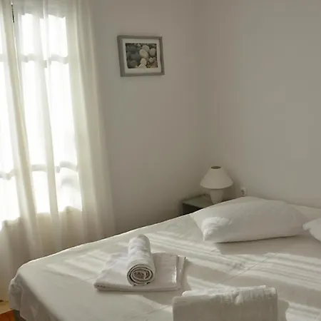 Zaros House. Two-bedroom Traditional House With Sea Views In Kioni.