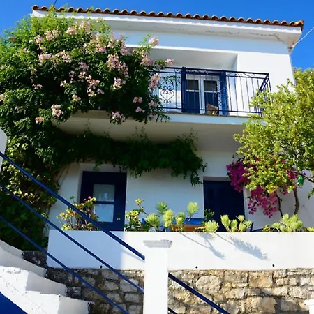 Zaros House. Two-bedroom Traditional House With Sea Views In Kioni. Kionion